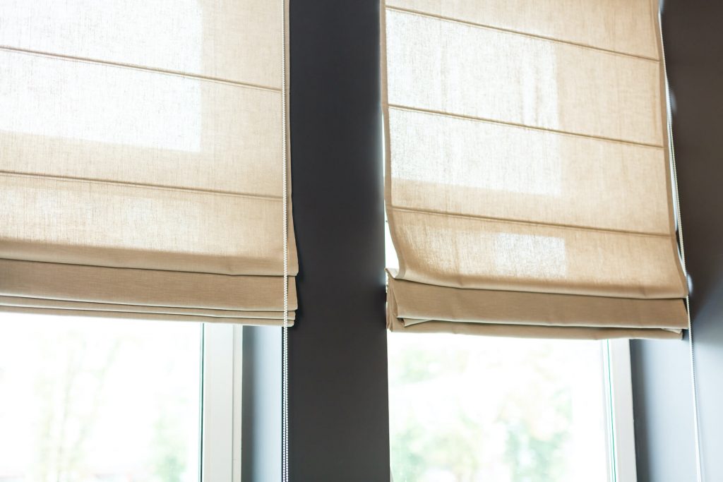 Linen roman blinds