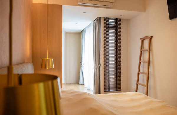 choose-curtains-or-blinds-singapore